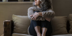 sad-elder-woman-sofa